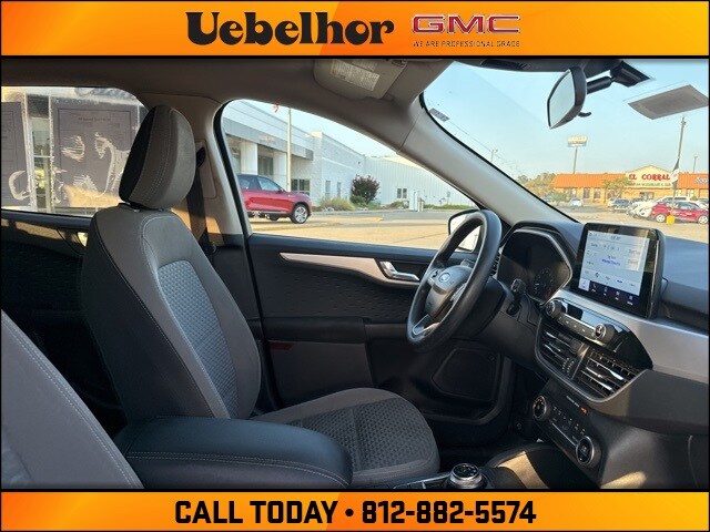 2020 Ford Escape SE photo 2