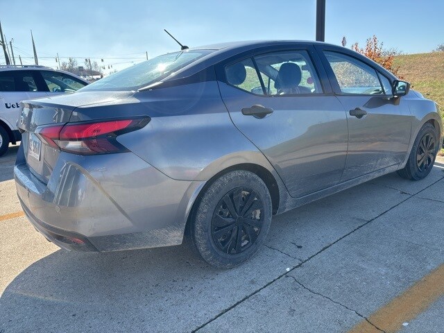 2020 Nissan Versa 1.6 S photo 2