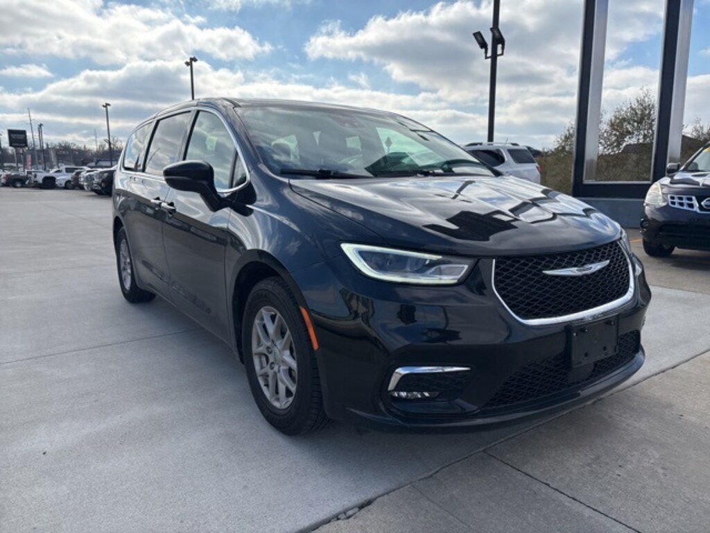 Used 2024 Chrysler Pacifica Touring L Minivan/Van
