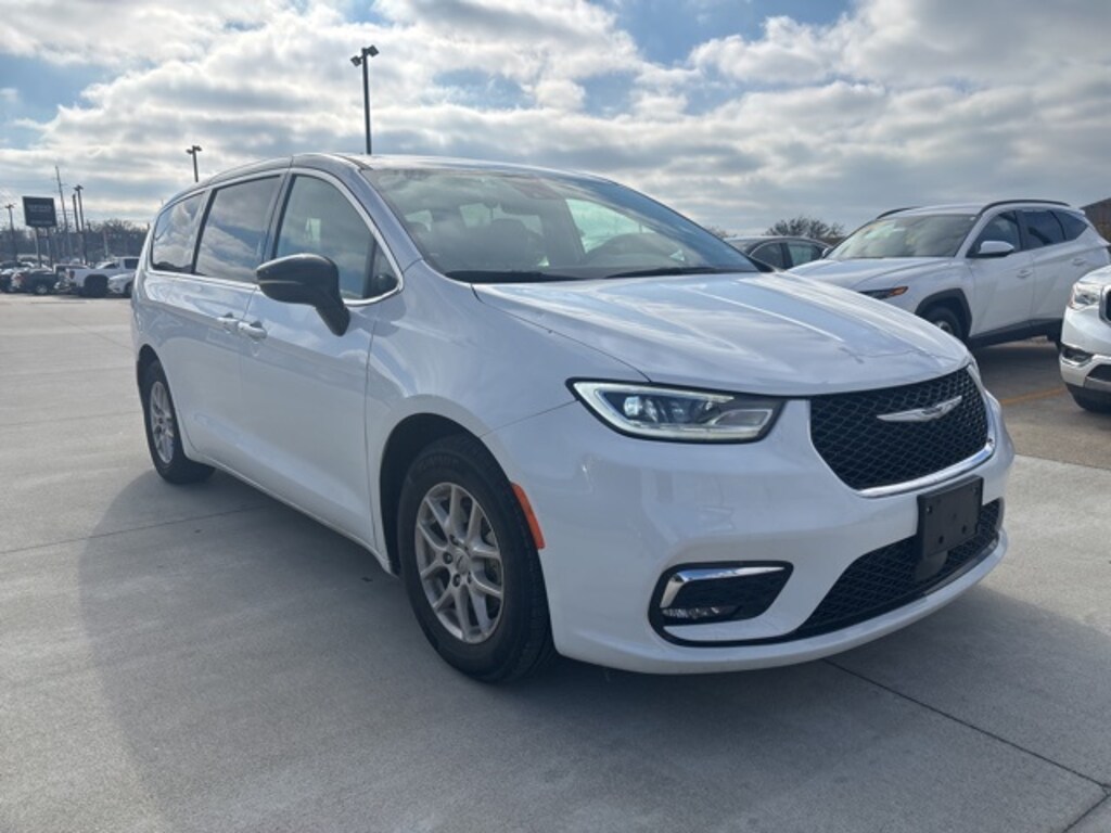 Used 2024 Chrysler Pacifica Touring L Minivan/Van