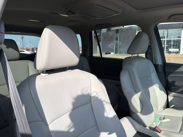 2021 Honda Pilot Touring photo 2