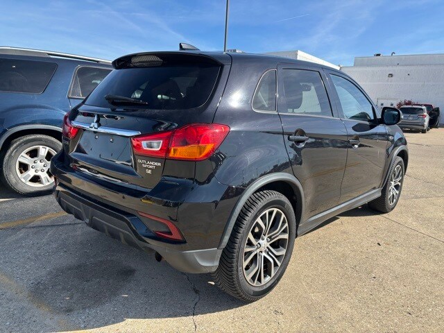 2018 Mitsubishi Outlander Sport SE photo 2