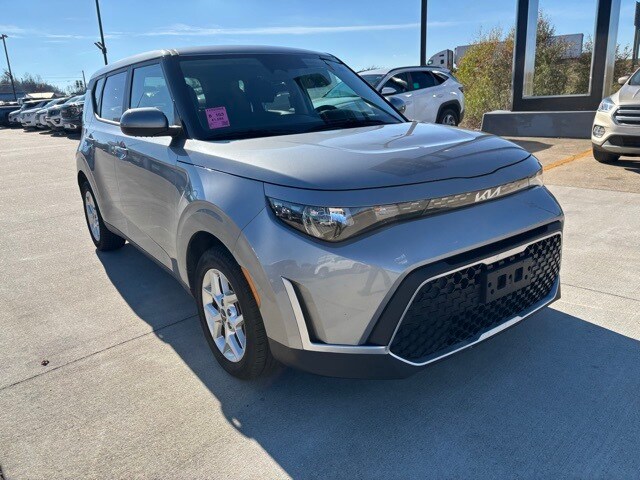 2024 Kia Soul LX photo 2