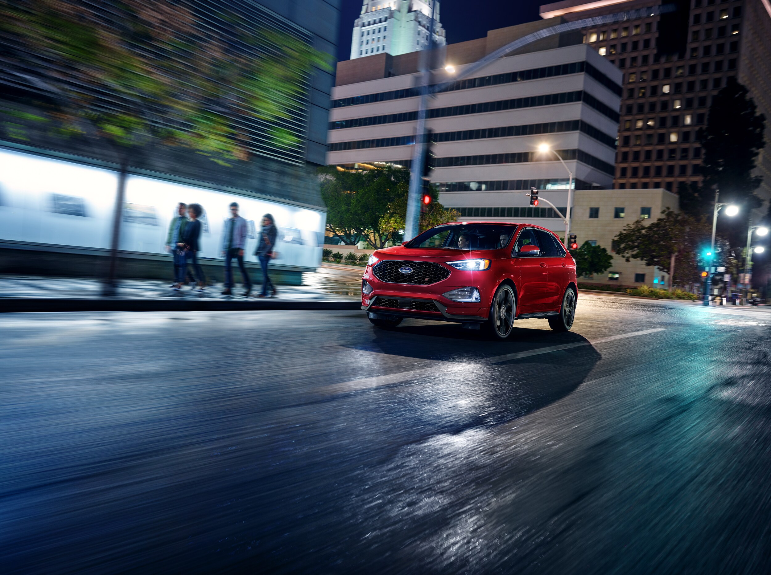 Ford Edge driving in the city