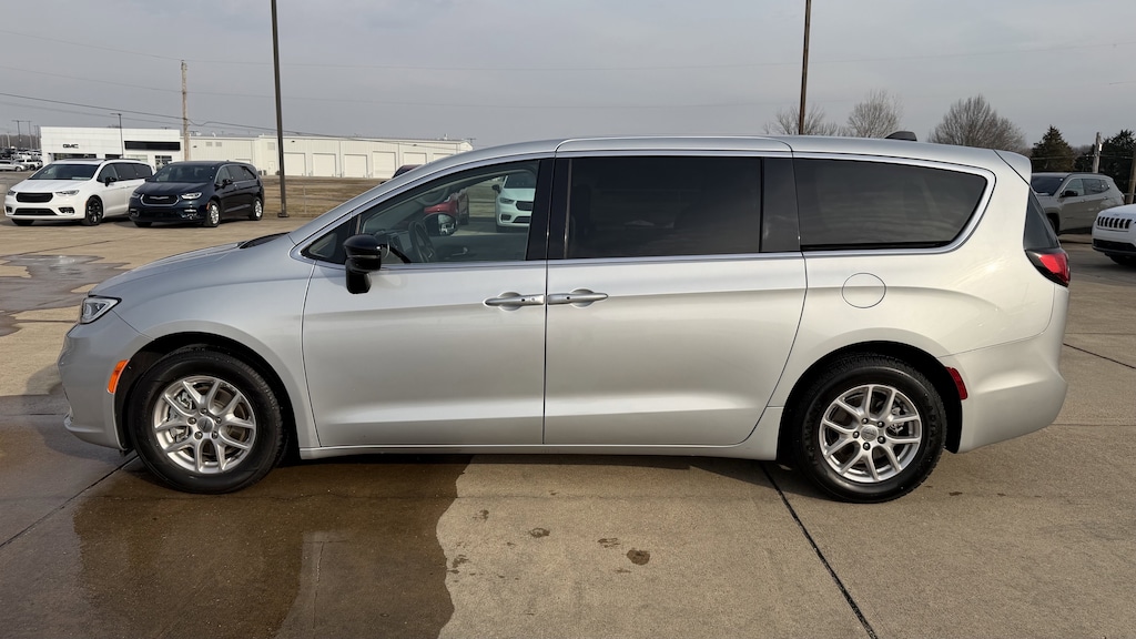 Used 2024 Chrysler Pacifica Touring L Van Passenger Van