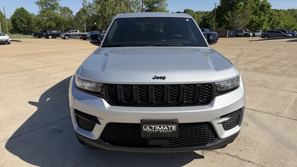 Used 2025 Jeep Grand Cherokee Laredo SUV