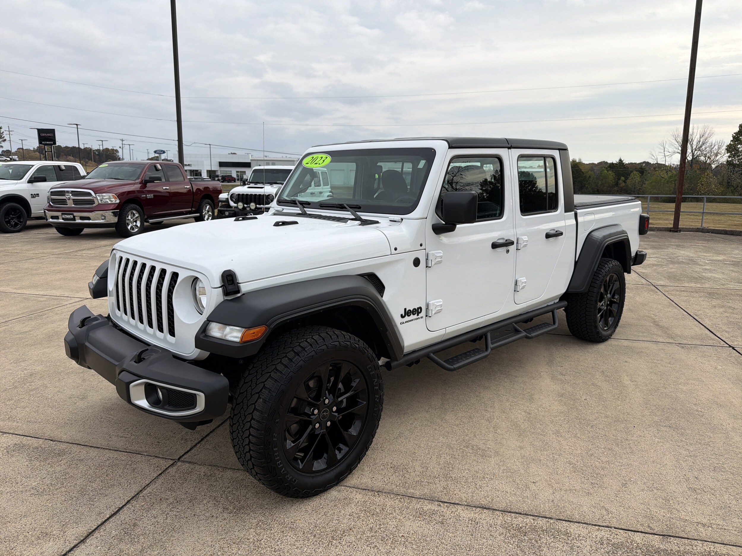 2023 Jeep Gladiator Sport photo 2