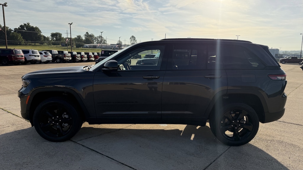 Used 2023 Jeep Grand Cherokee Limited SUV