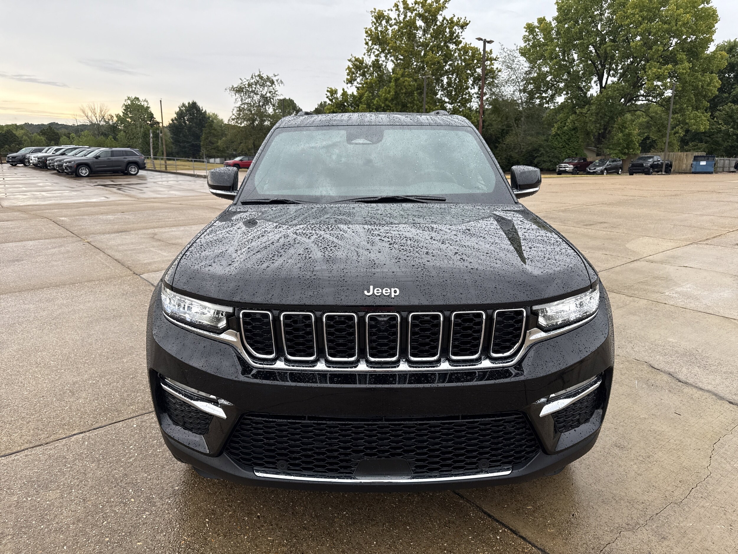 2025 Jeep Grand Cherokee Limited photo 2