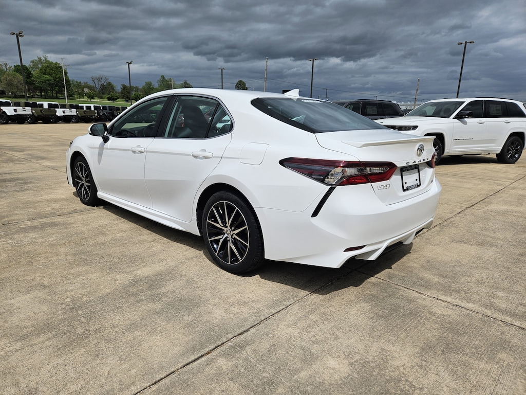 Used 2023 Toyota Camry SE Sedan