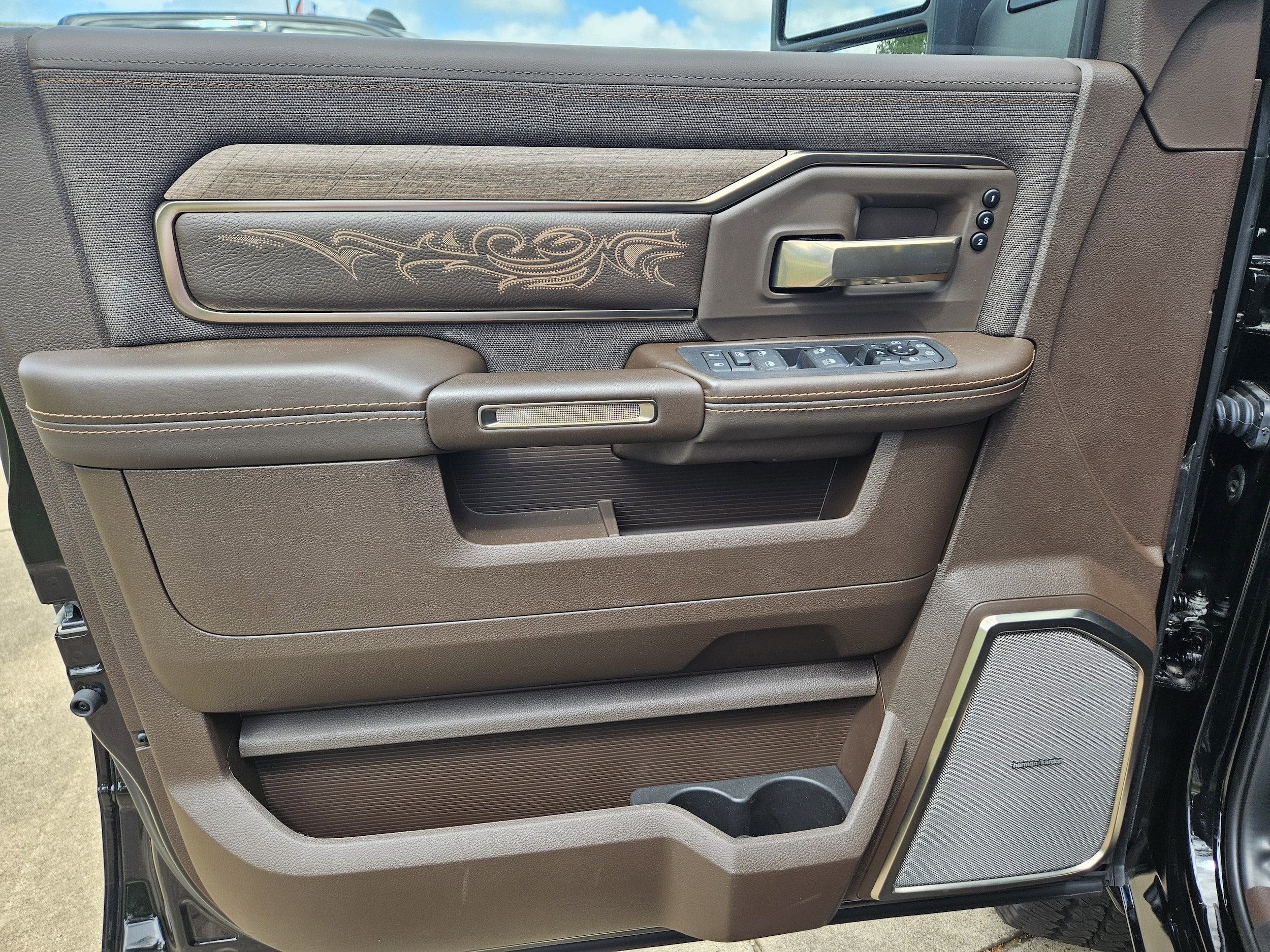 2025 RAM 2500 Limited - Photo 14