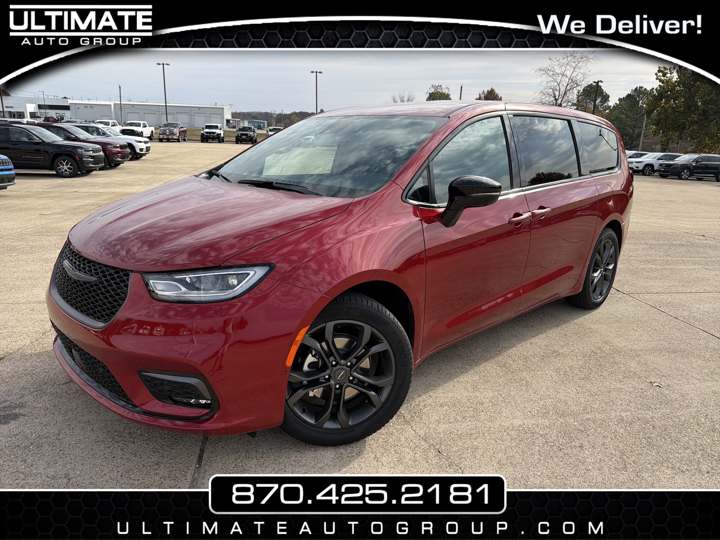 2026 Chrysler Pacifica Select's photo