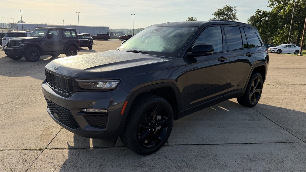 Used 2023 Jeep Grand Cherokee Limited SUV