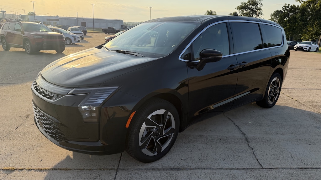 New 2027 Chrysler Pacifica LIMITED AWD Passenger Van