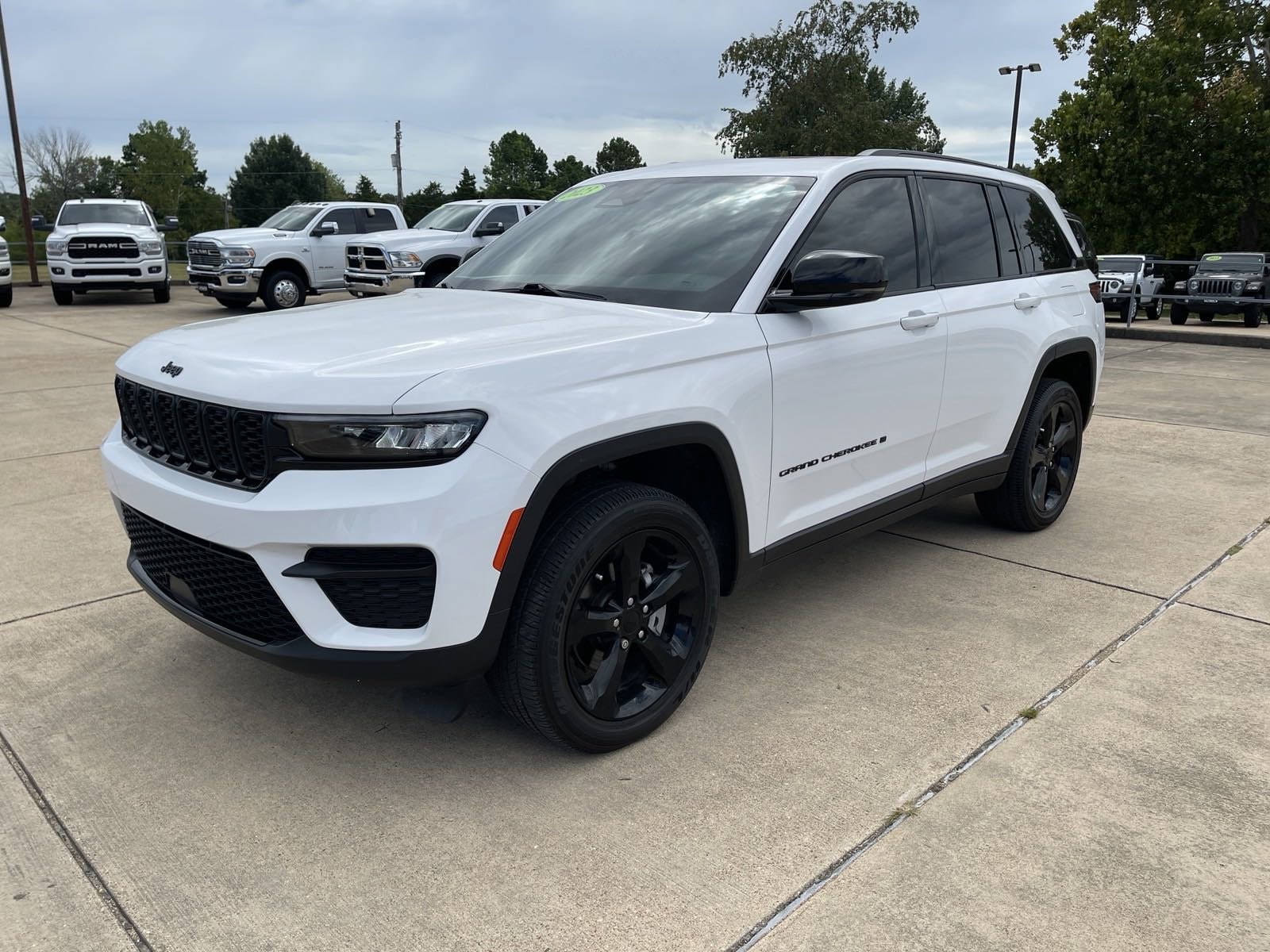 Used 2023 Jeep Grand Cherokee Altitude with VIN 1C4RJHAG1PC569012 for sale in Mountain Home, AR