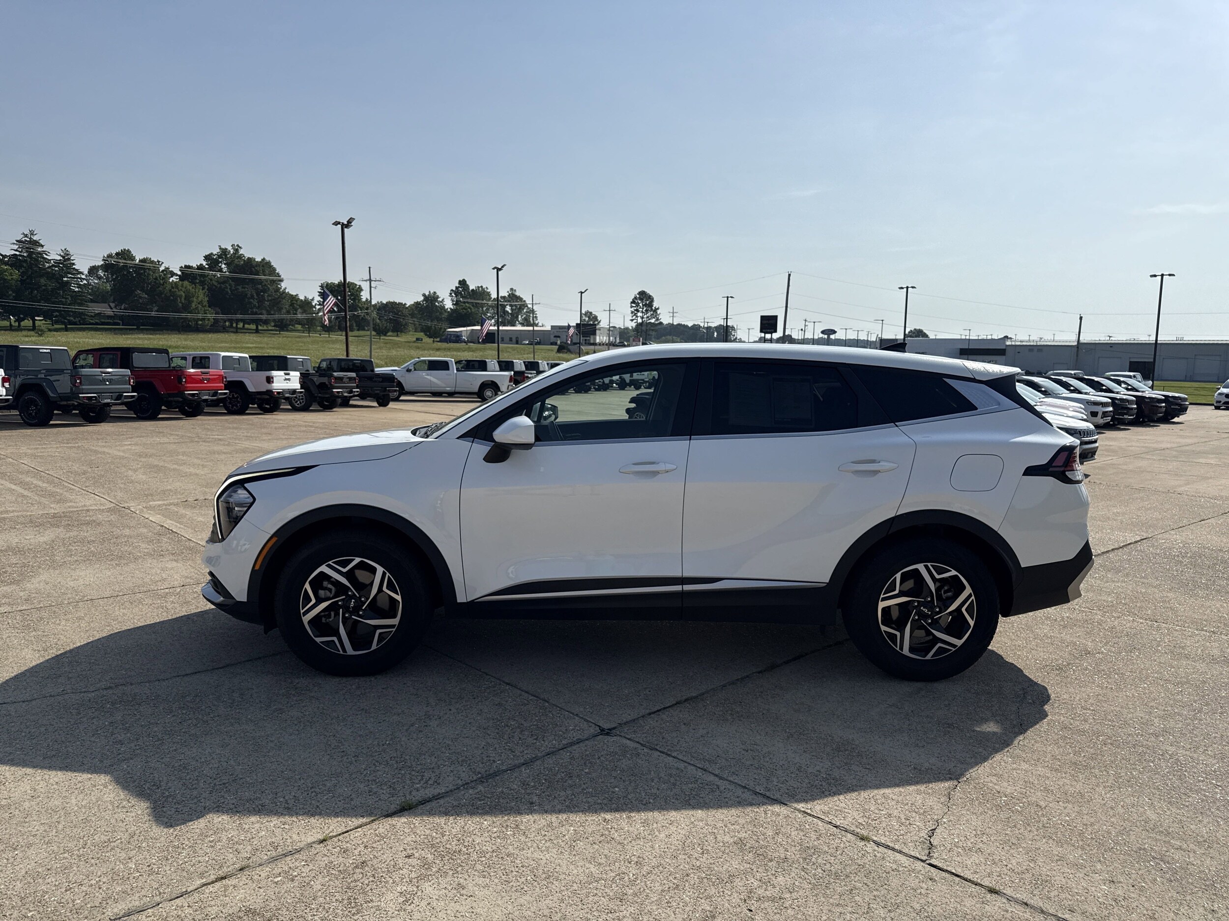 2023 Kia Sportage LX photo 2