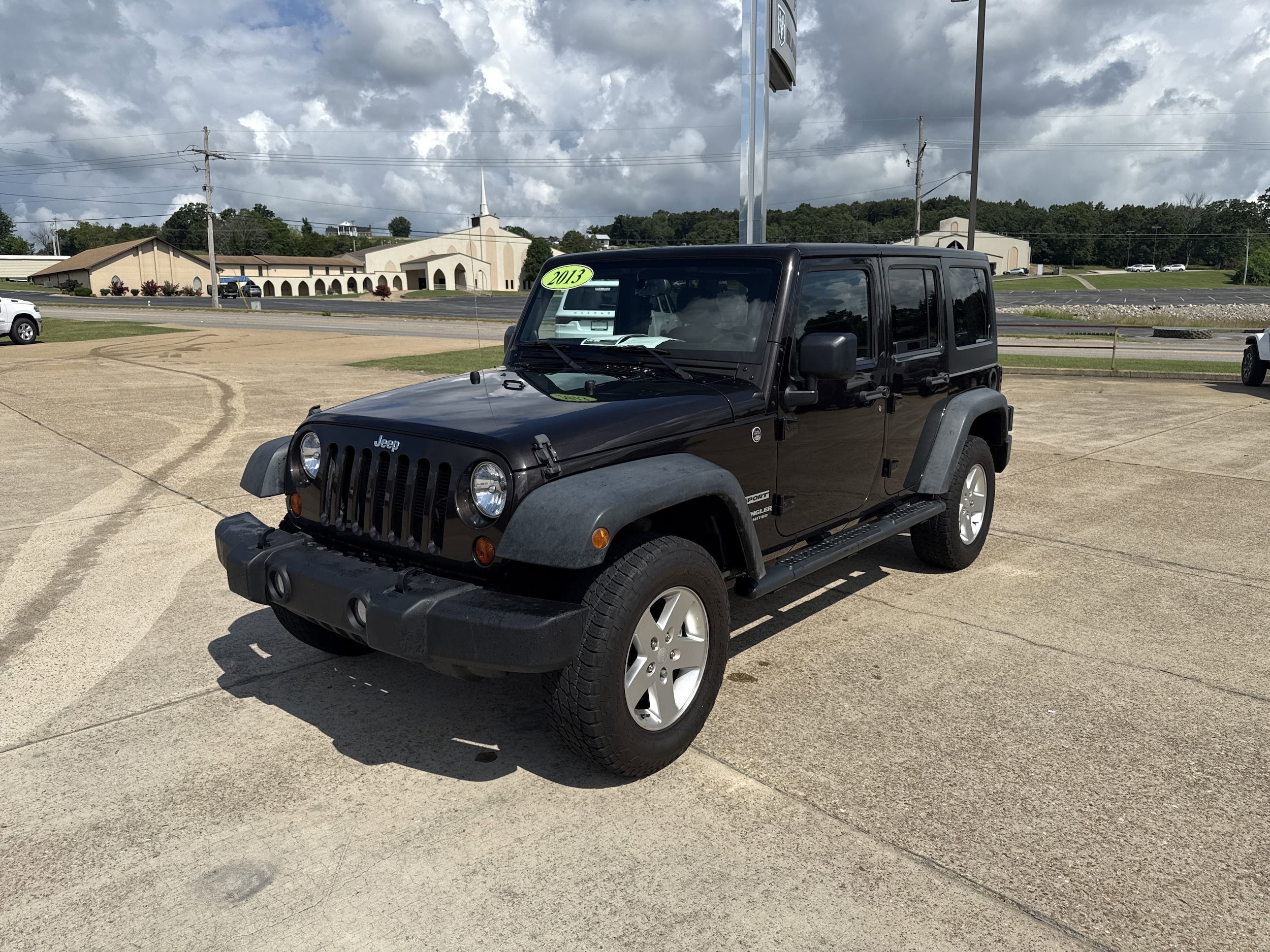 Used 2013 Jeep Wrangler Unlimited Sport with VIN 1C4BJWDG1DL683864 for sale in Mountain Home, AR