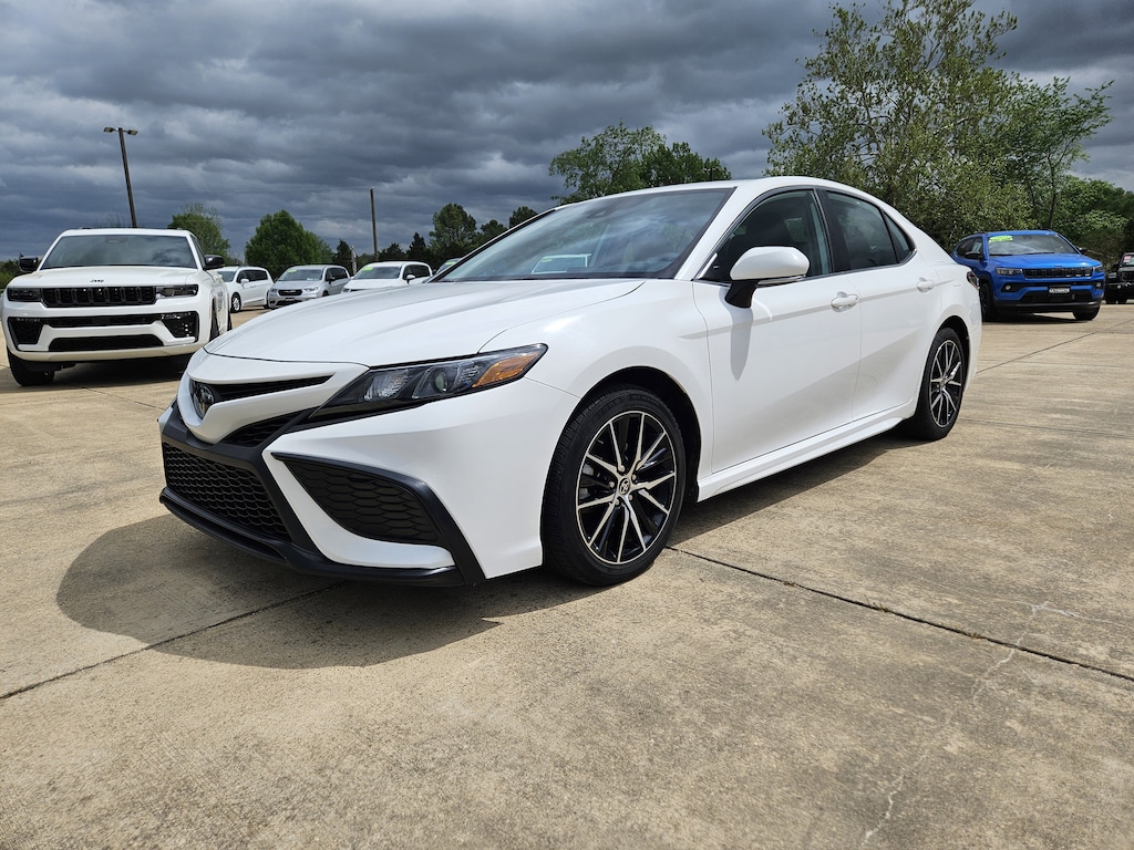 Used 2023 Toyota Camry SE Sedan