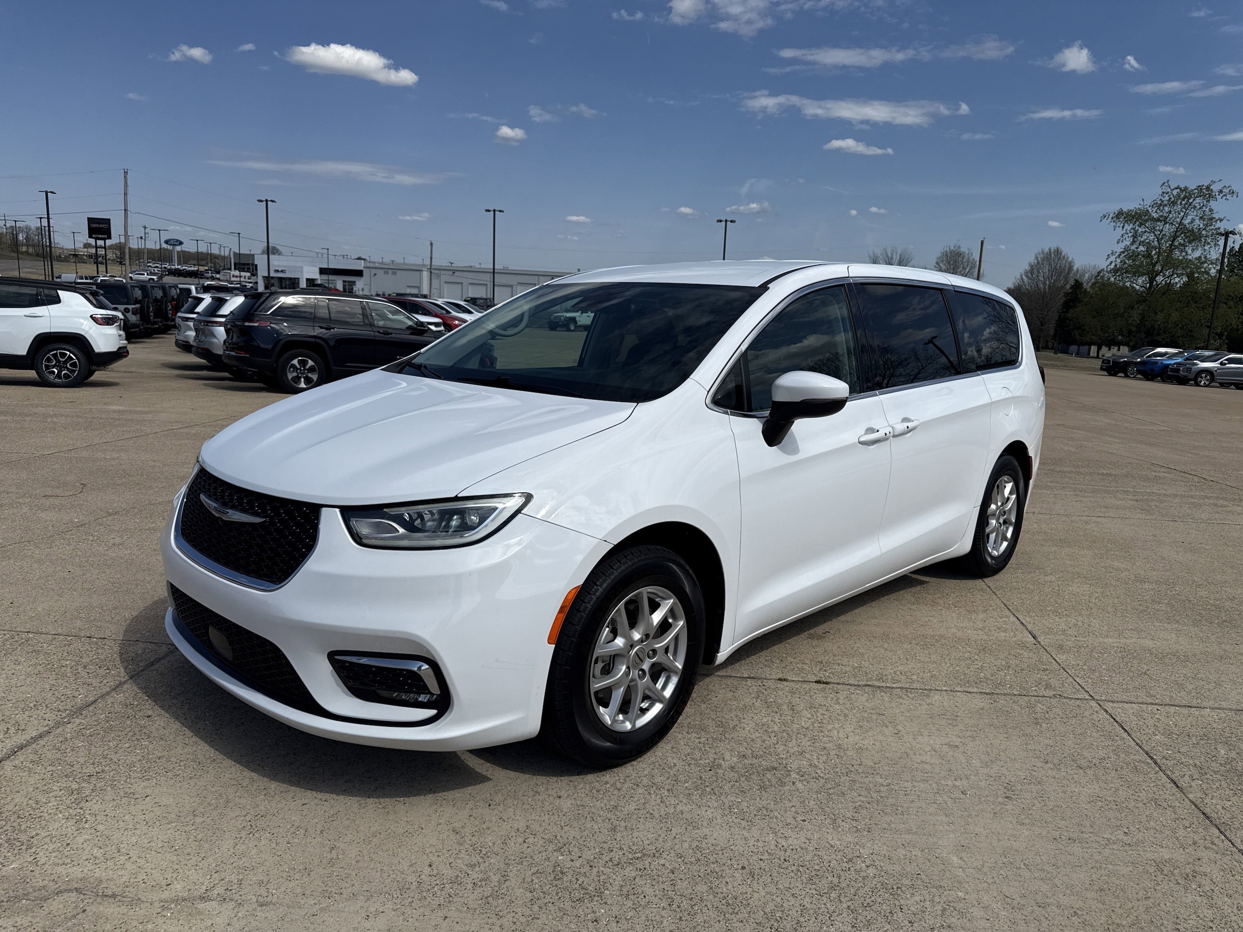 Used 2023 Chrysler Pacifica Touring L with VIN 2C4RC1BG9PR532653 for sale in Mountain Home, AR