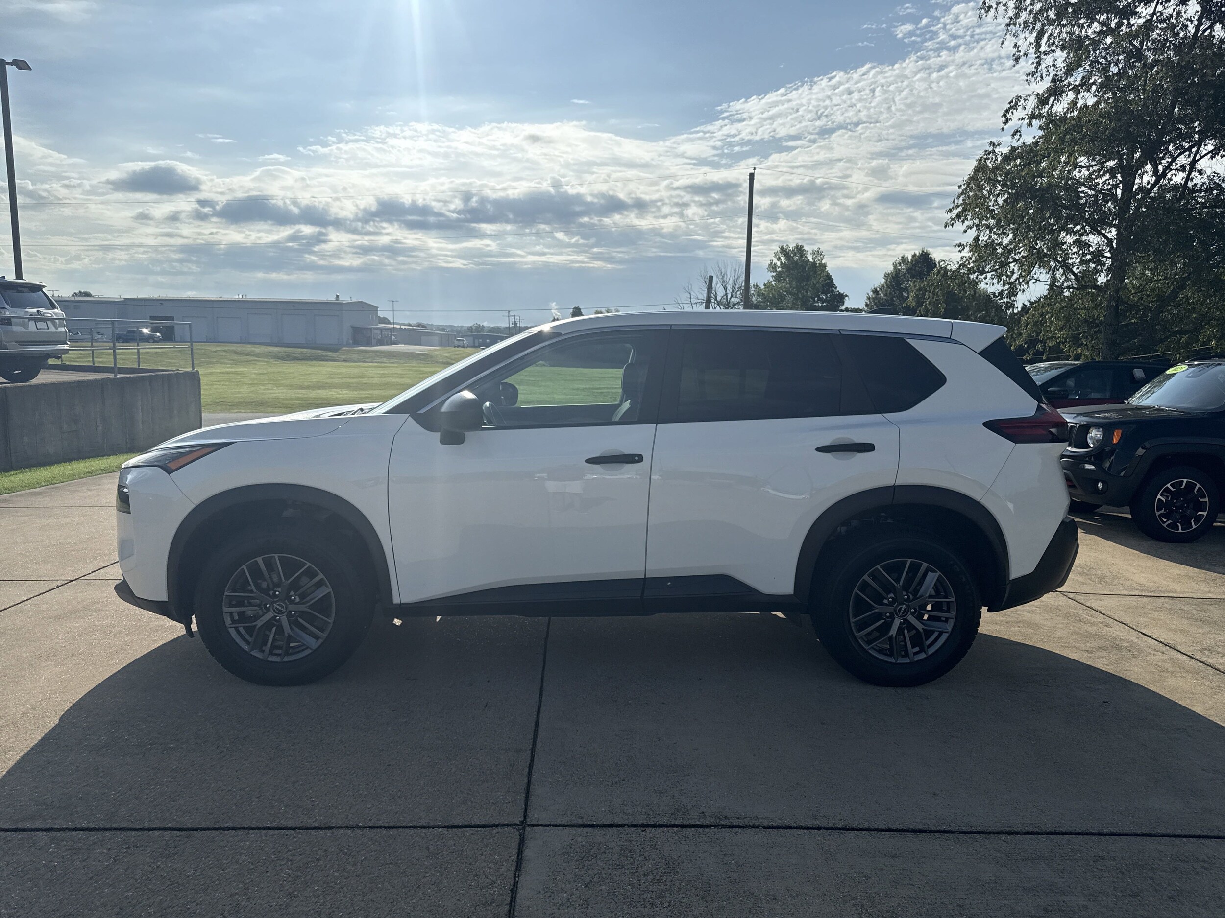 2023 Nissan Rogue S photo 2