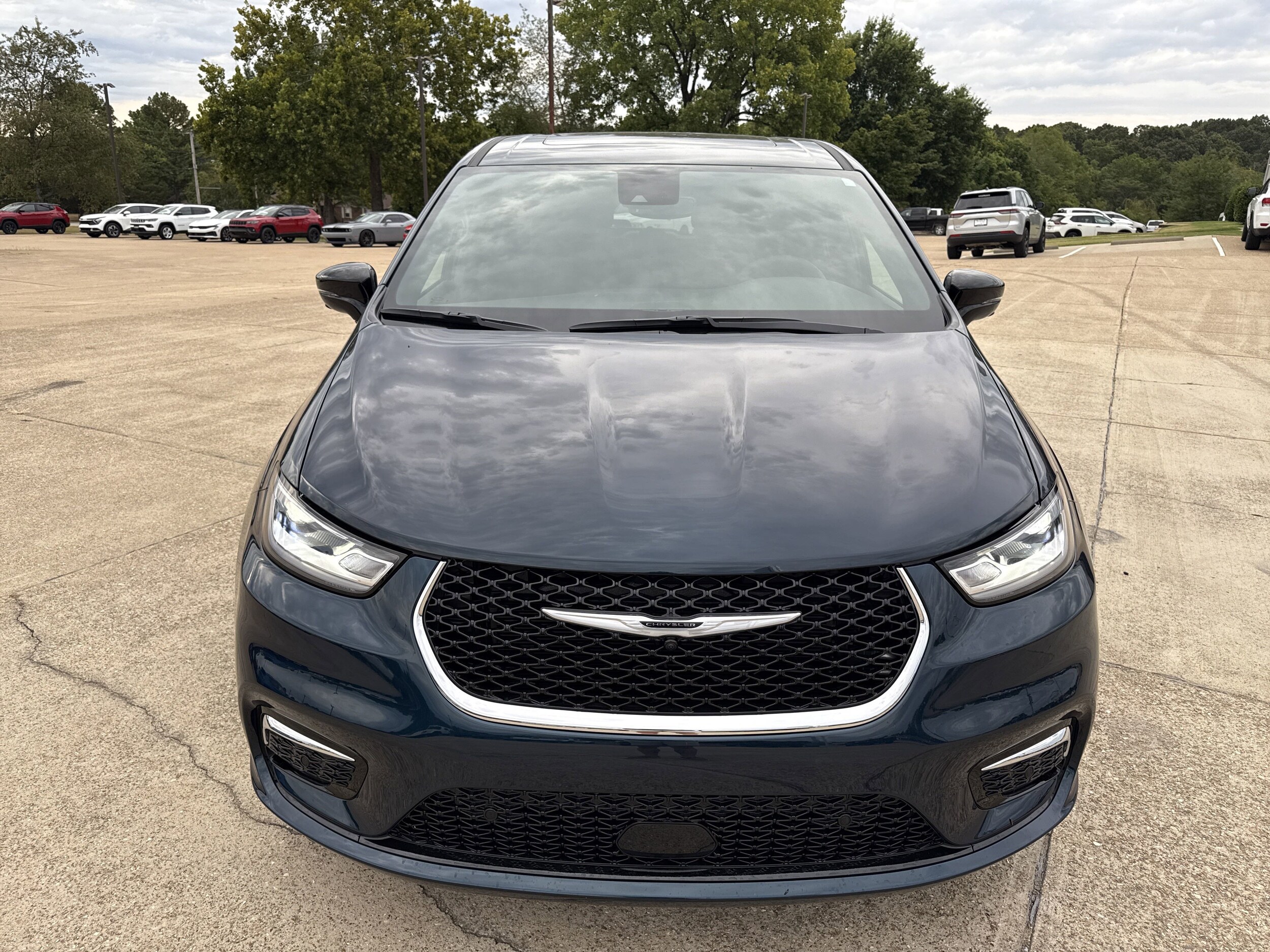 2025 Chrysler Pacifica photo 3