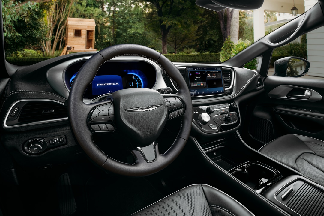  Chysler Pacifica interior and technology