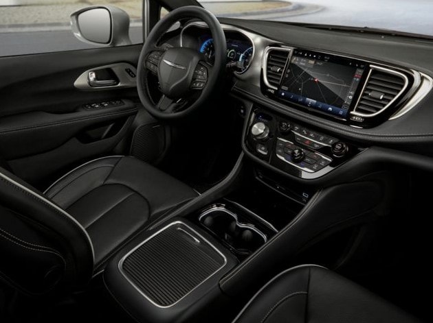  Chysler Pacifica interior and technology