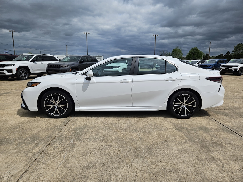 Used 2023 Toyota Camry SE Sedan