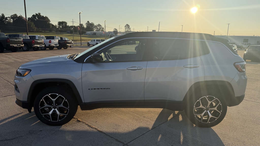 New 2026 Jeep Compass LIMITED 4X4 Sport Utility