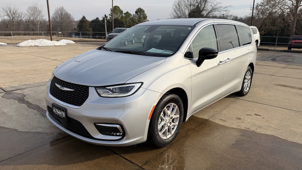 Used 2024 Chrysler Pacifica Touring L Van Passenger Van