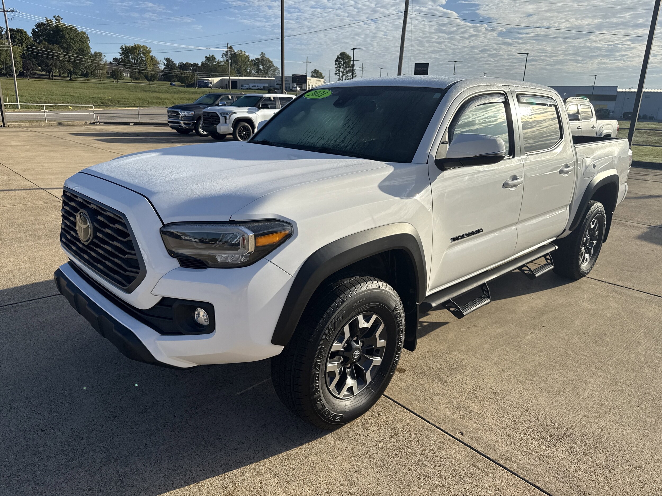 2021 Toyota Tacoma TRD V6 photo 2