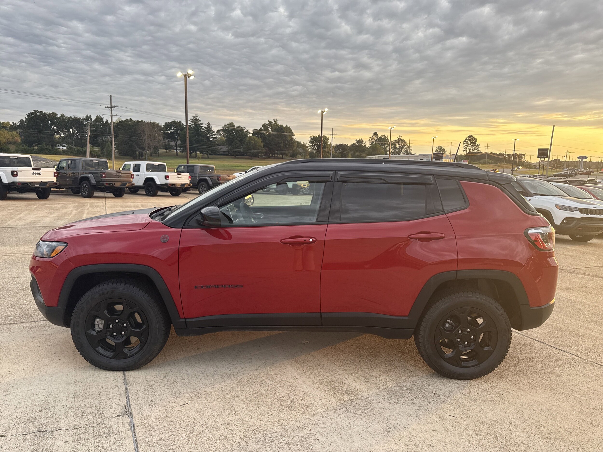 2023 Jeep Compass Trailhawk photo 2