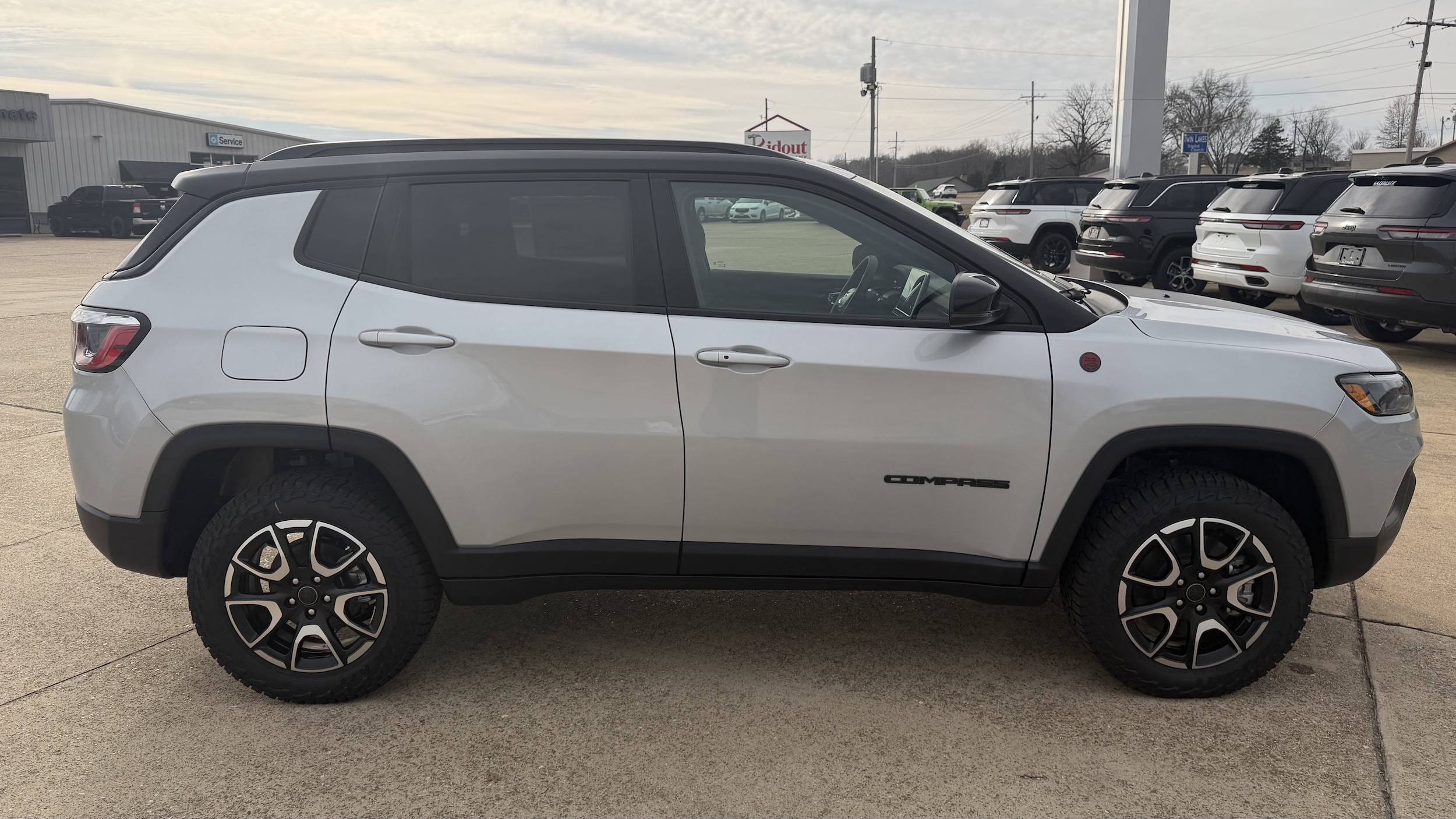 2026 Jeep Compass Trailhawk - Photo 12