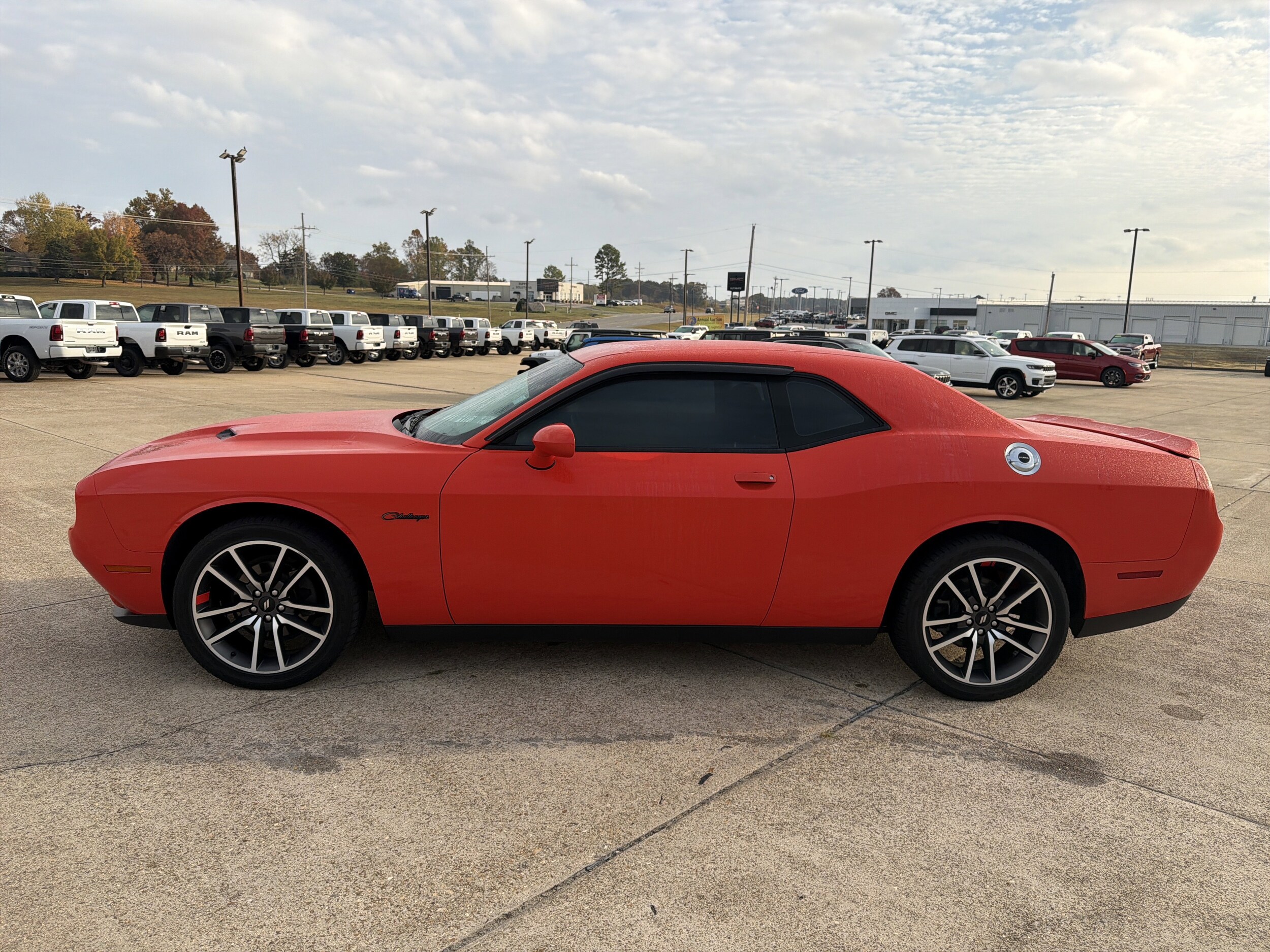 2019 Dodge Challenger SXT photo 4