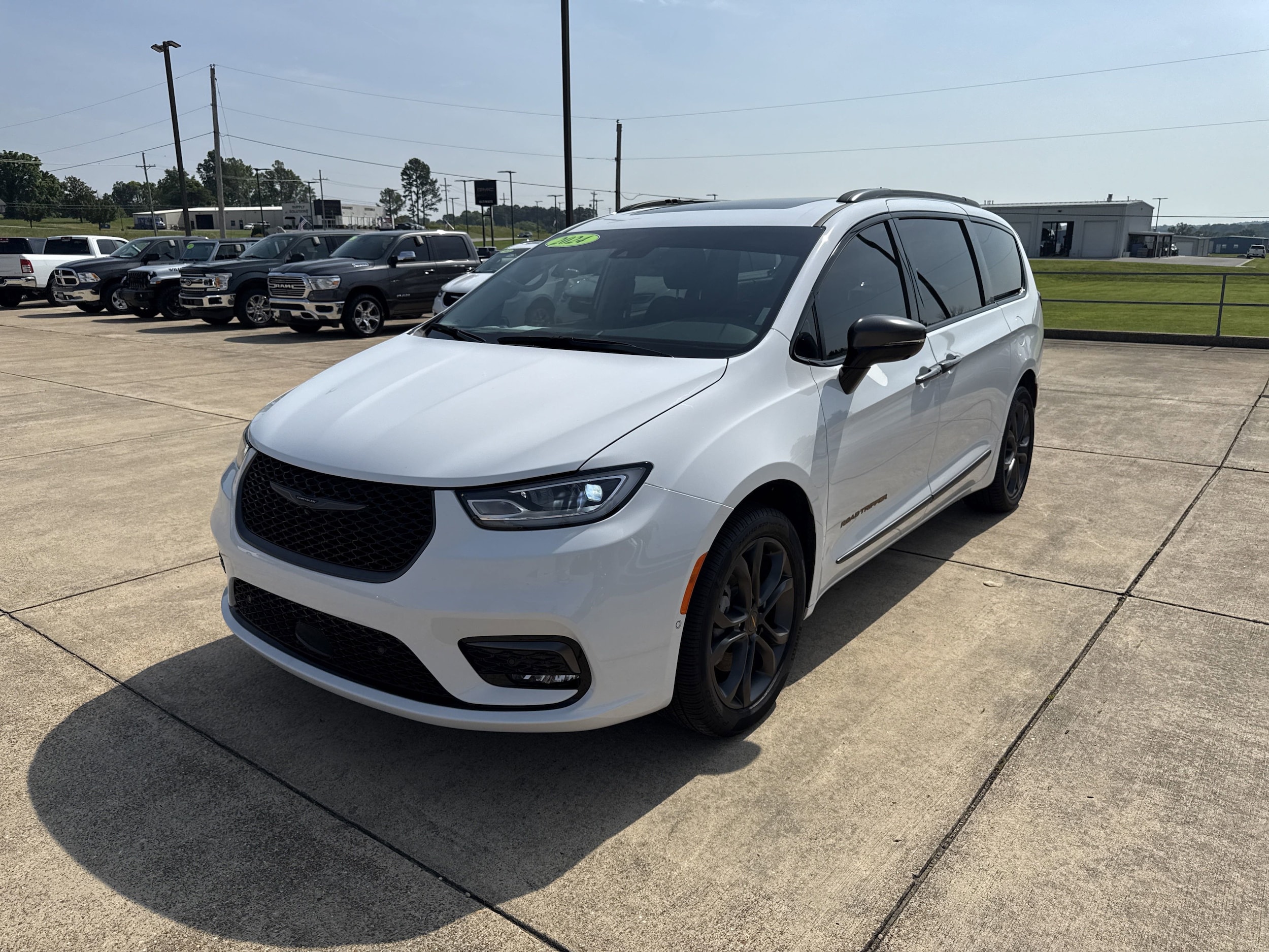 Used 2024 Chrysler Pacifica Touring L with VIN 2C4RC3BG1RR185902 for sale in Mountain Home, AR