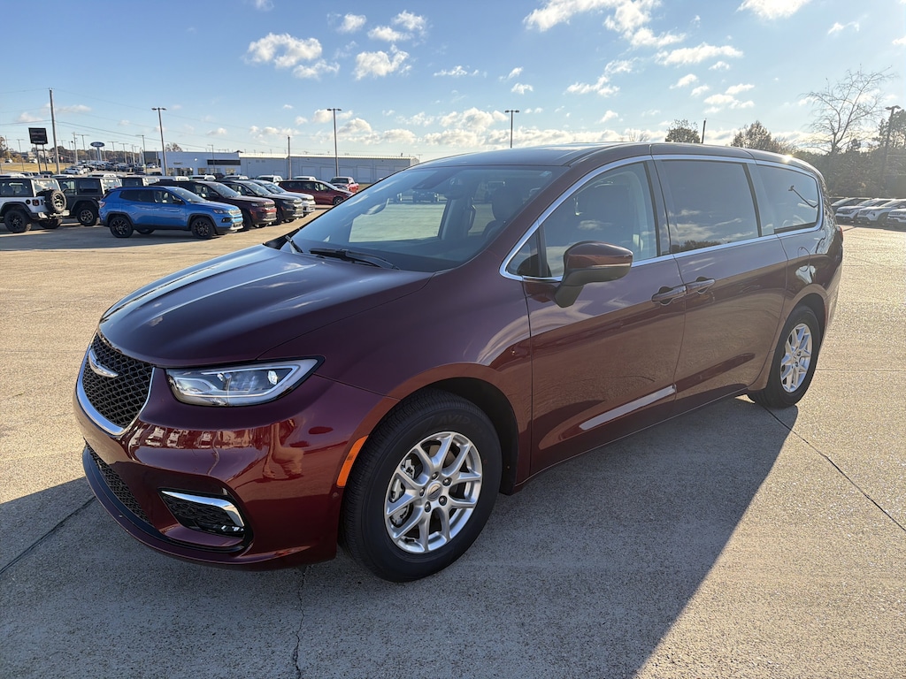Used 2023 Chrysler Pacifica Touring L Van Passenger Van