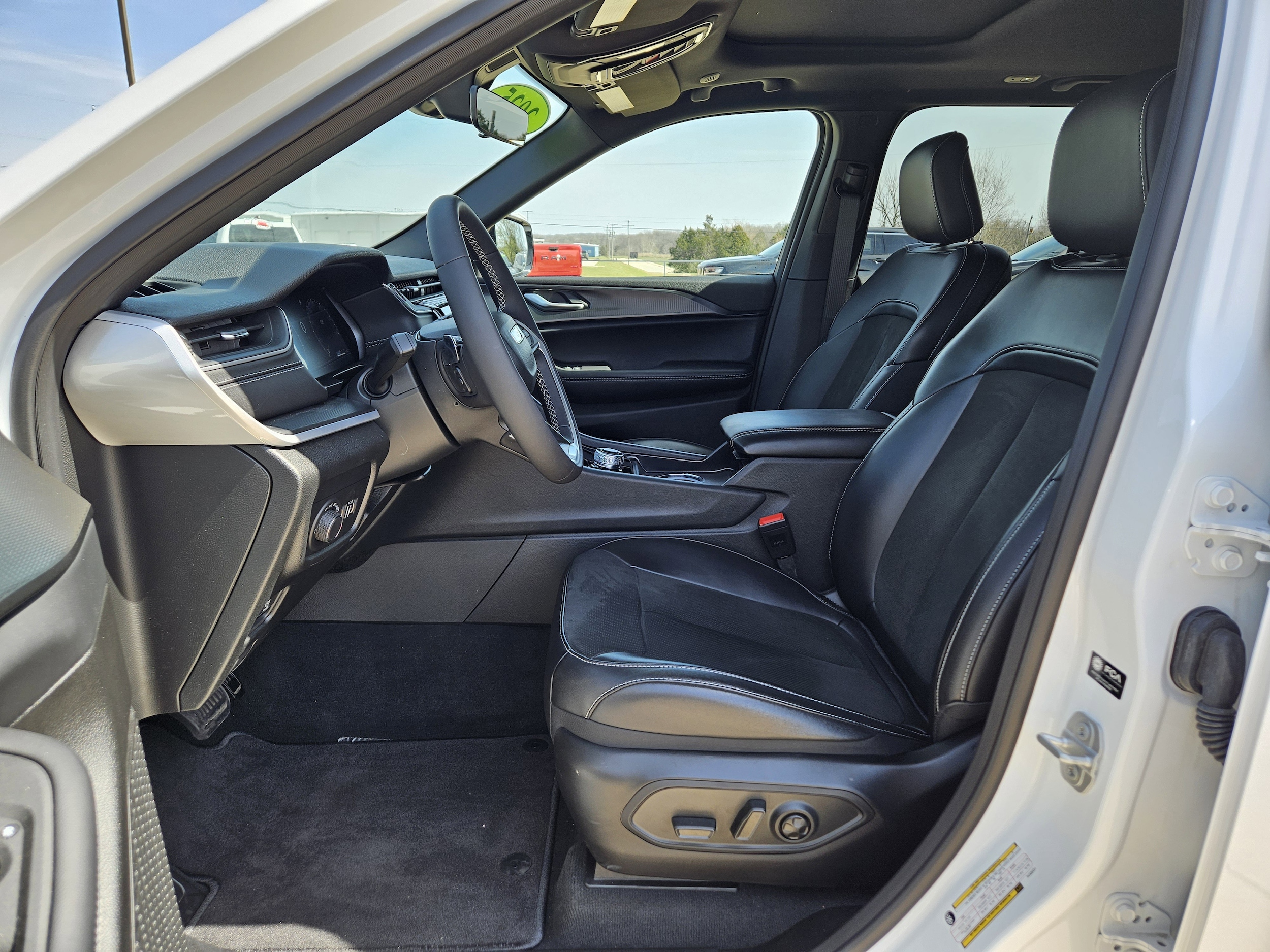 2025 Jeep Grand Cherokee Altitude - Photo 10