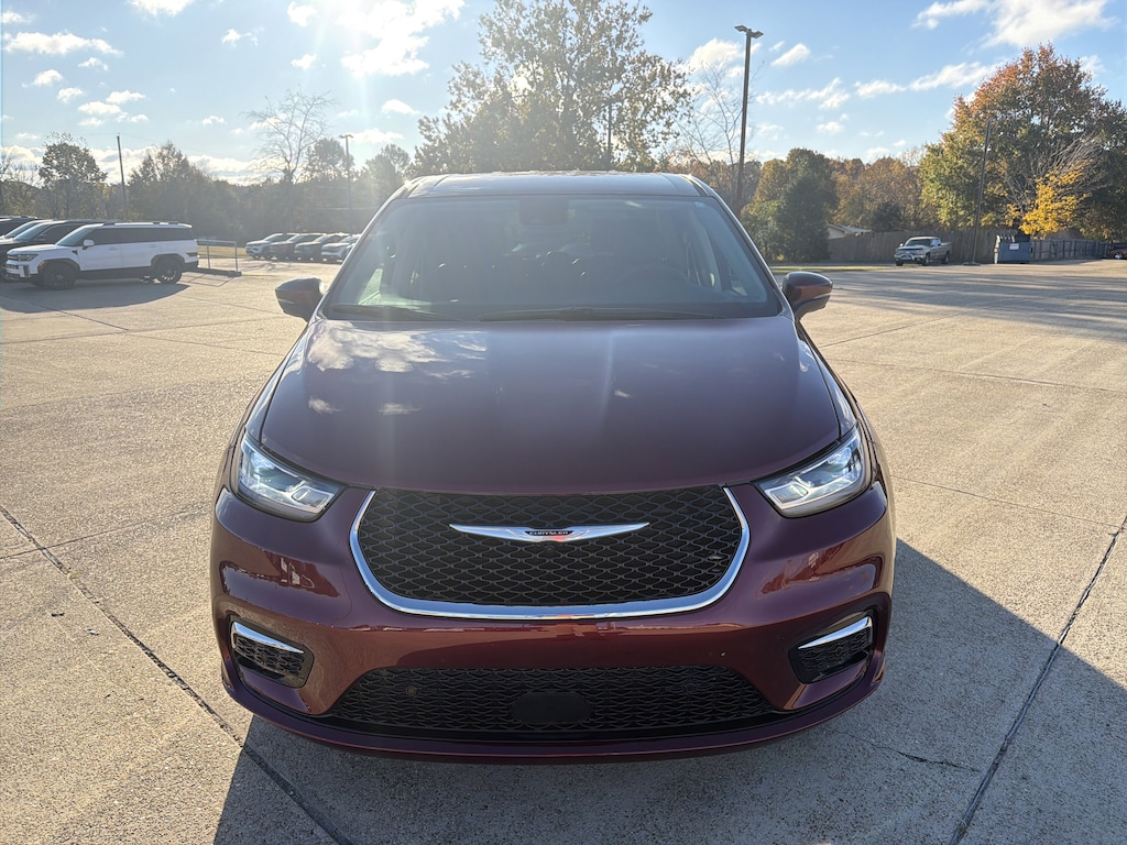 Used 2023 Chrysler Pacifica Touring L Van Passenger Van