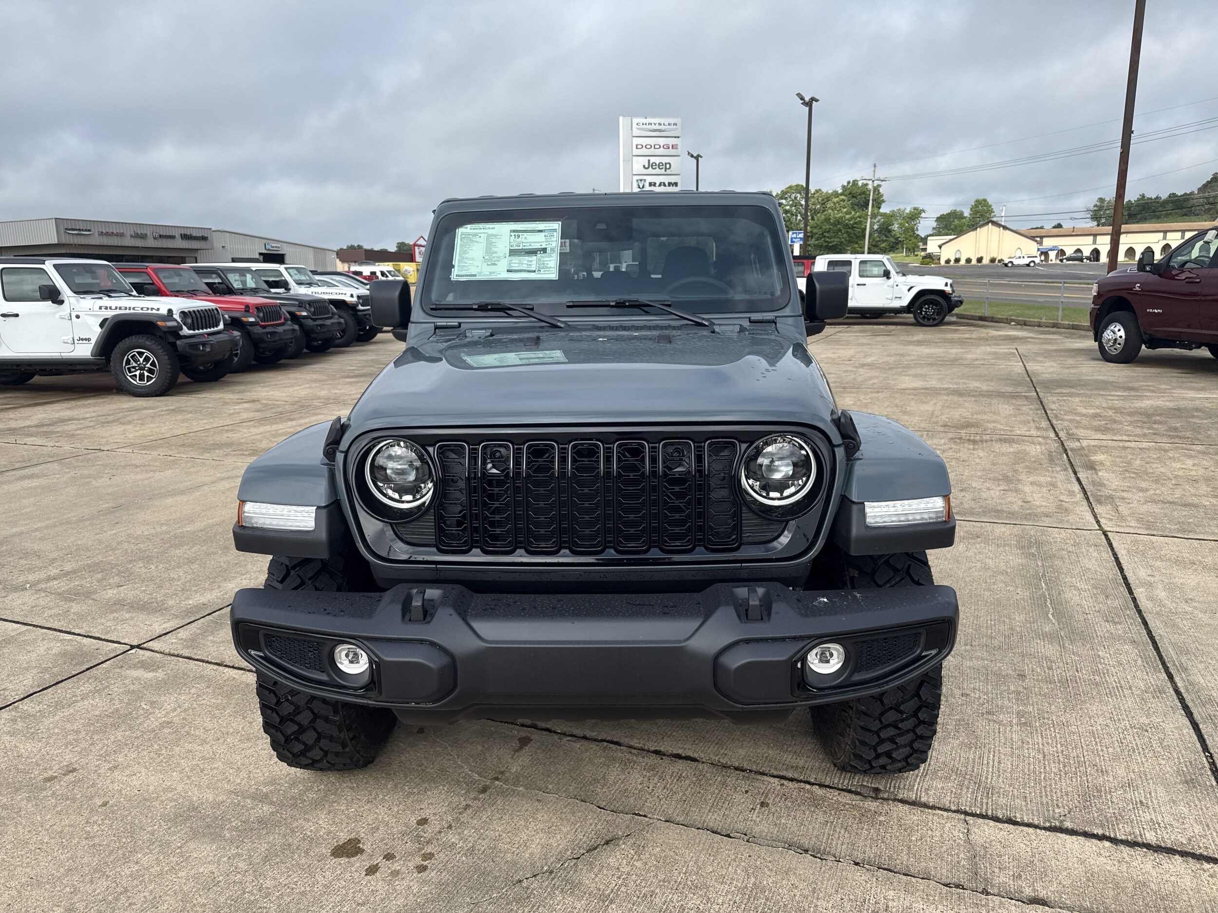 2025 Jeep Gladiator Willys photo 3