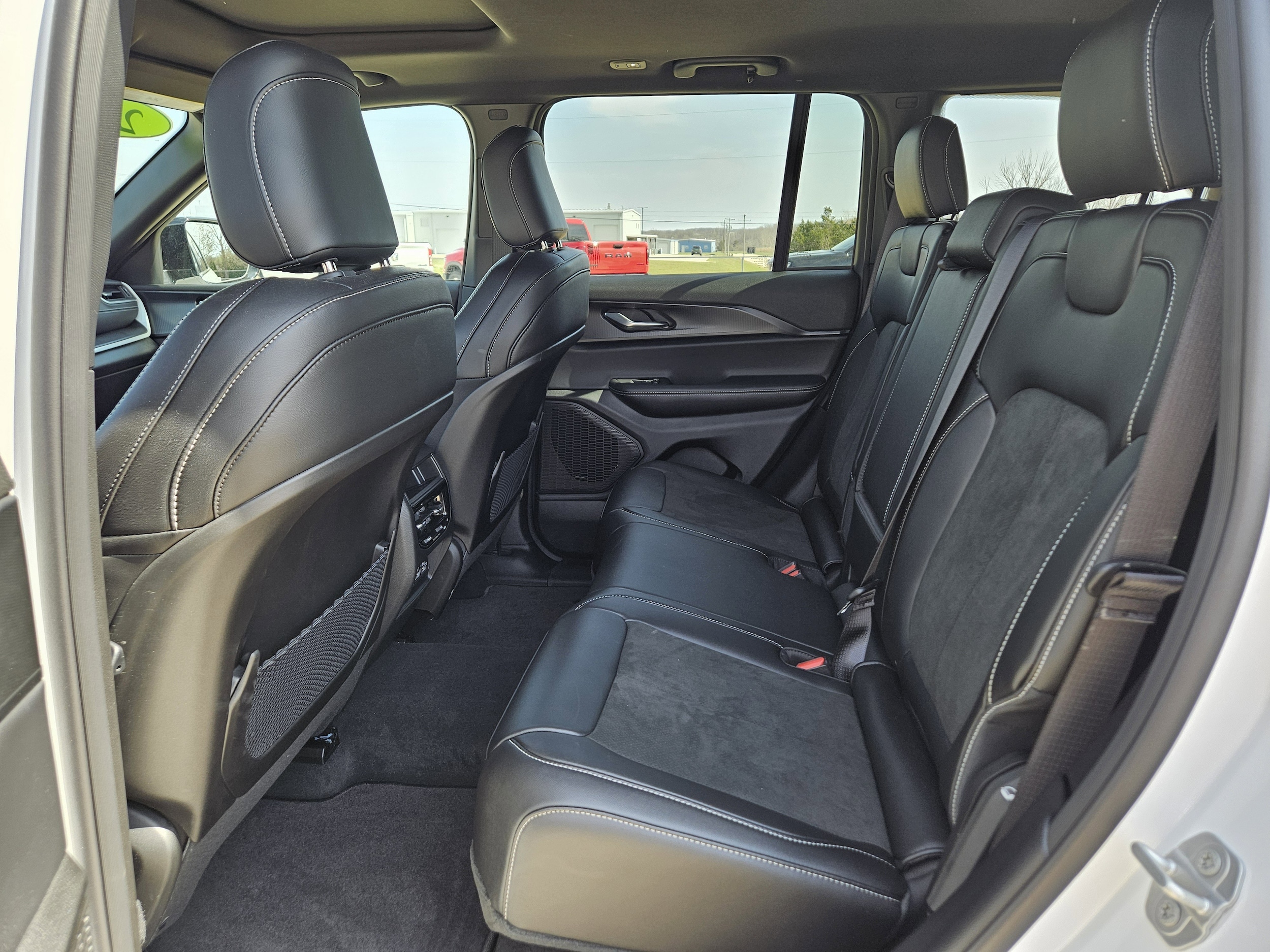 2025 Jeep Grand Cherokee Altitude - Photo 11