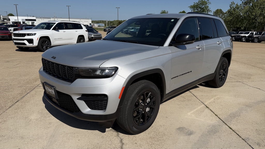 Used 2025 Jeep Grand Cherokee Laredo SUV