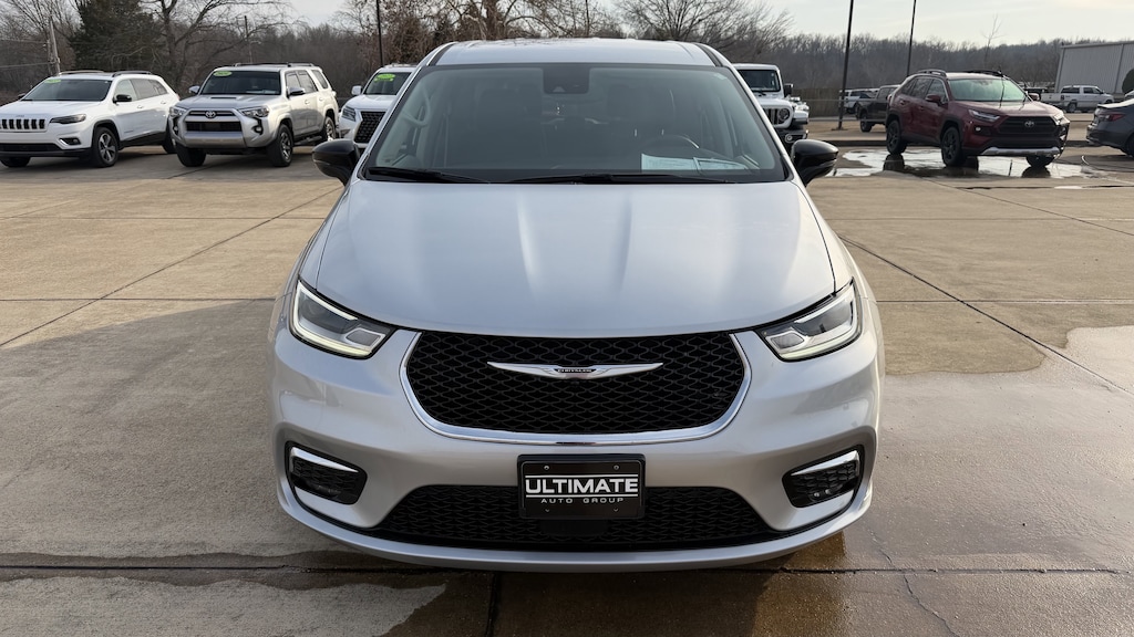 Used 2024 Chrysler Pacifica Touring L Van Passenger Van