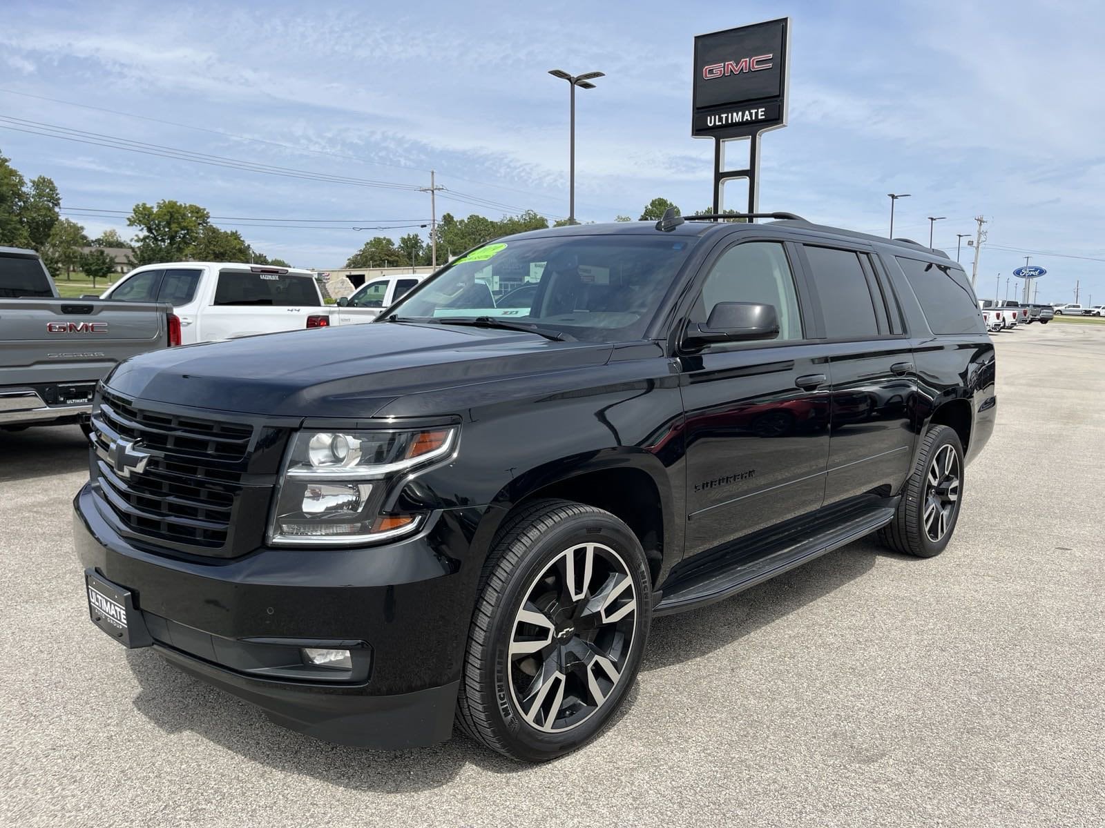 Used 2019 Chevrolet Suburban Premier with VIN 1GNSCJKC1KR170922 for sale in Mountain Home, AR