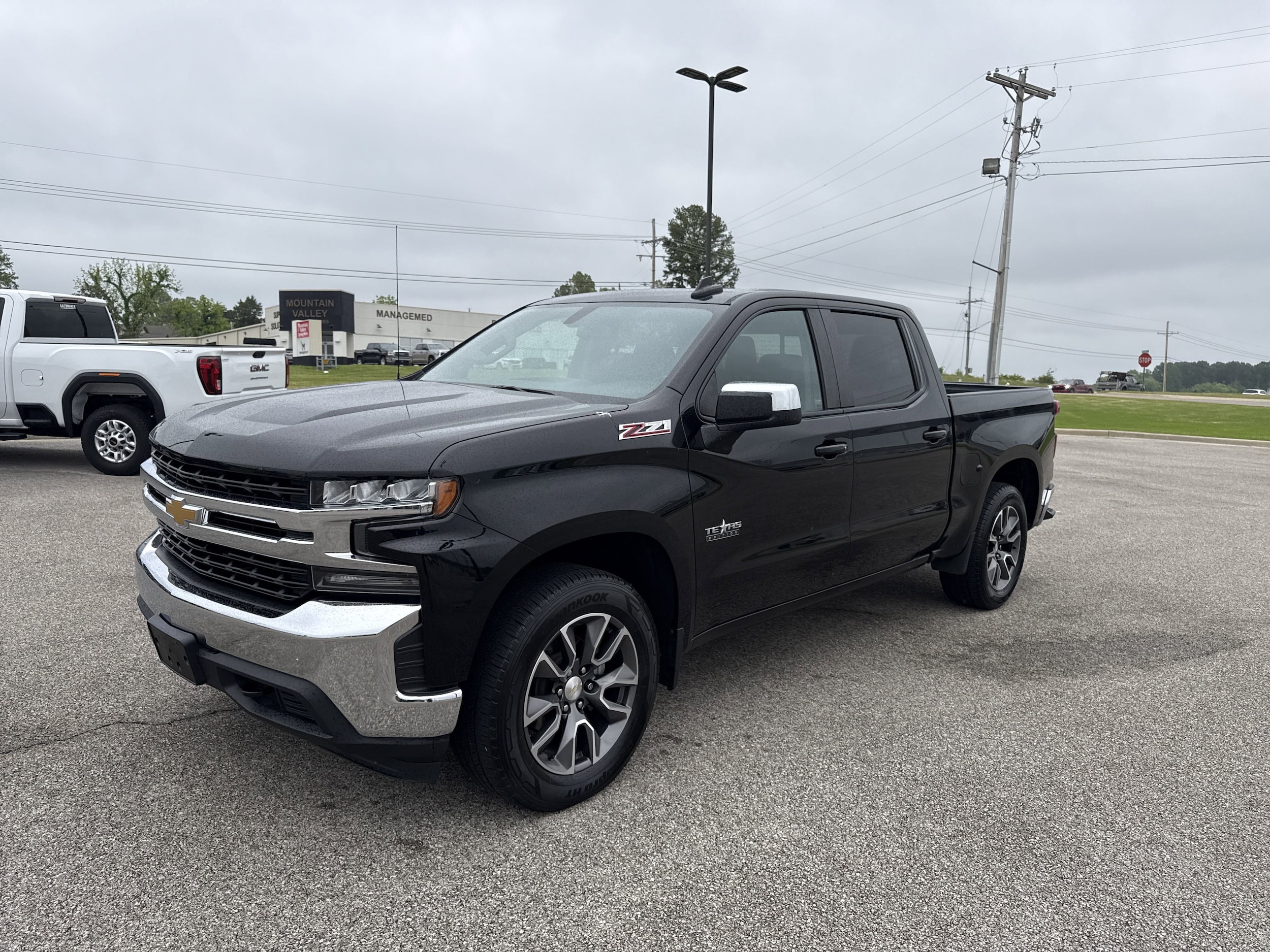 Used 2020 Chevrolet Silverado 1500 LT with VIN 3GCUYDED3LG256193 for sale in Mountain Home, AR