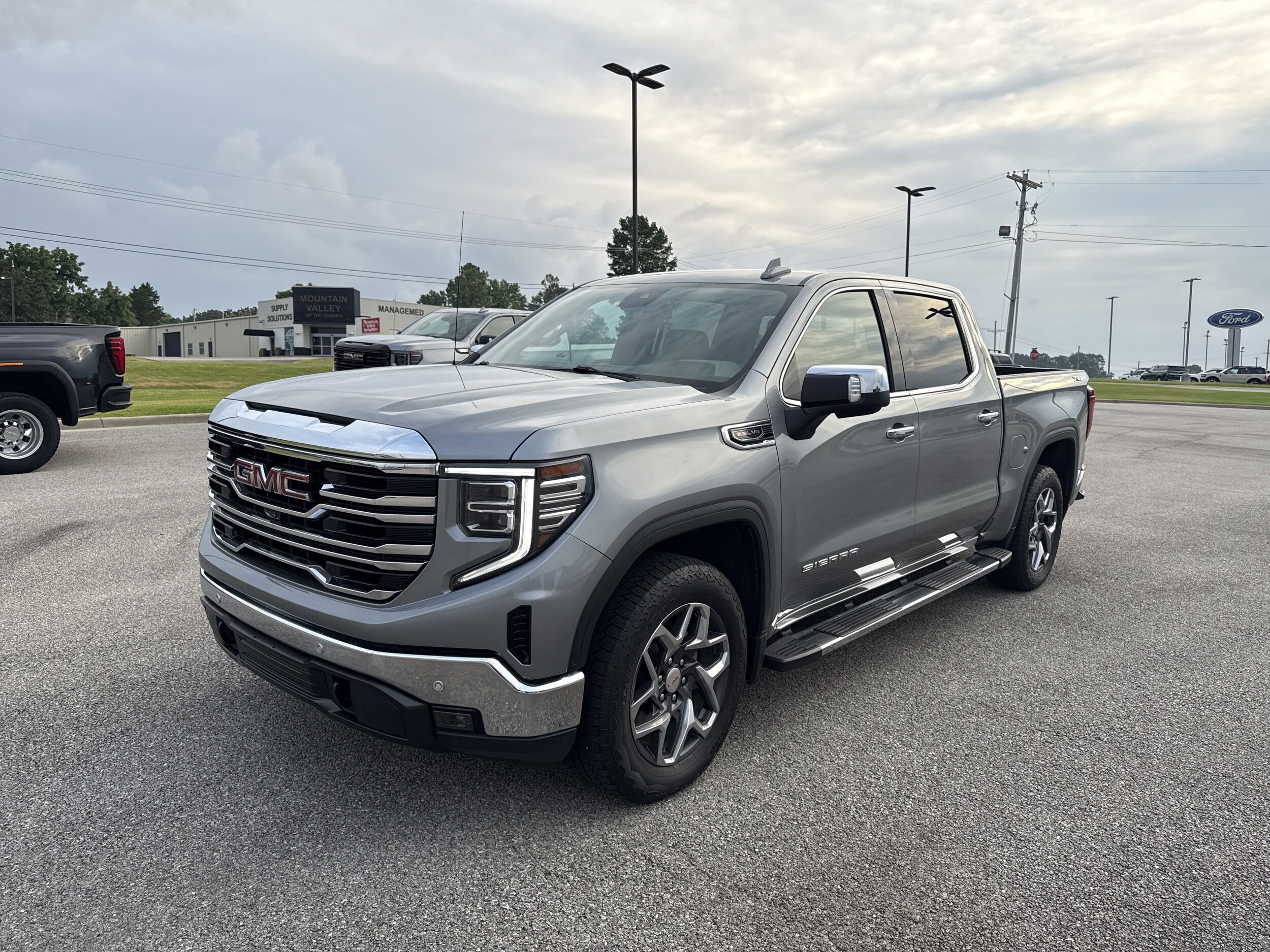 2023 Gmc Sierra 1500 SLT photo 2