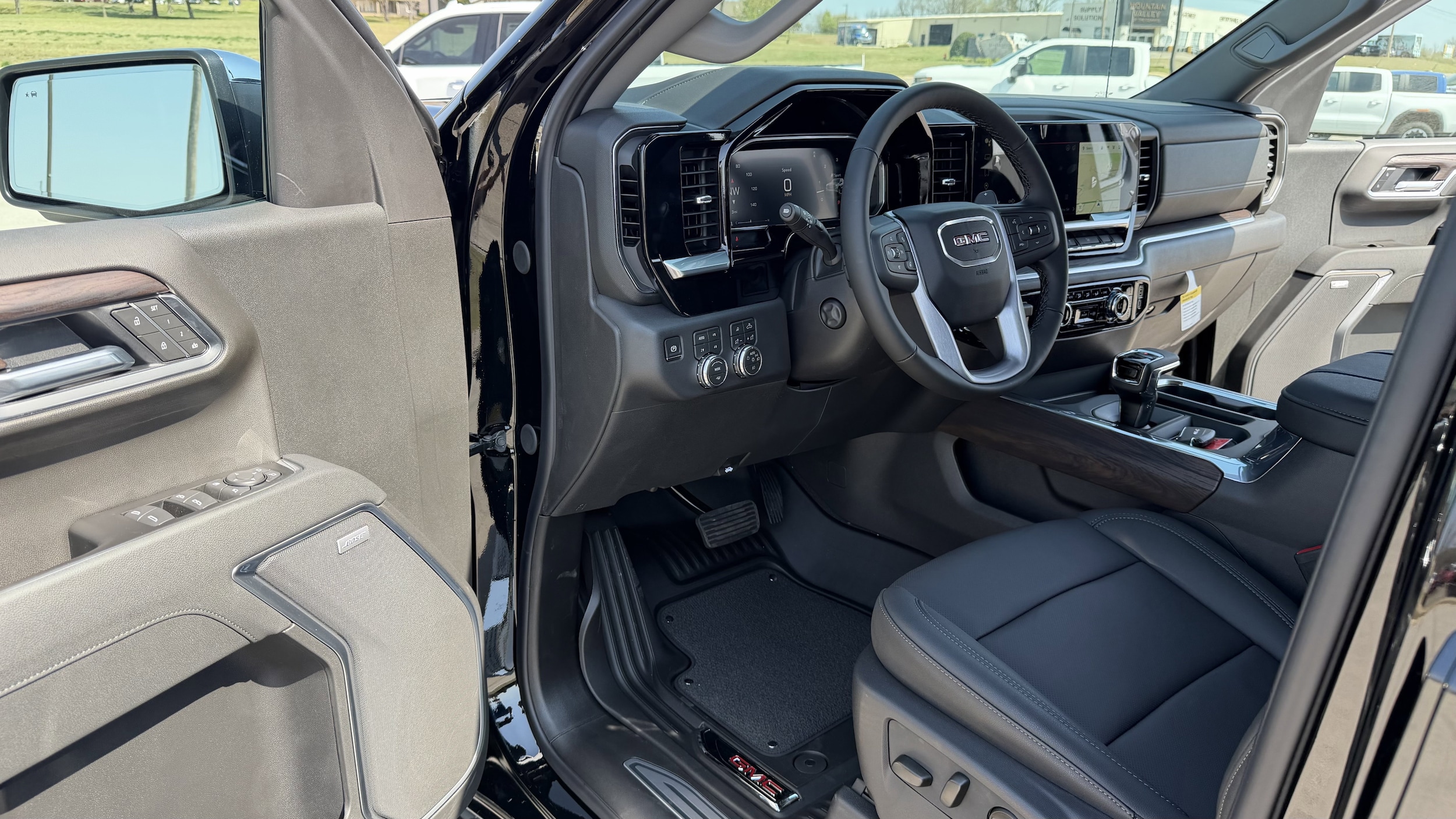 2026 GMC Sierra 1500 SLT - Photo 17