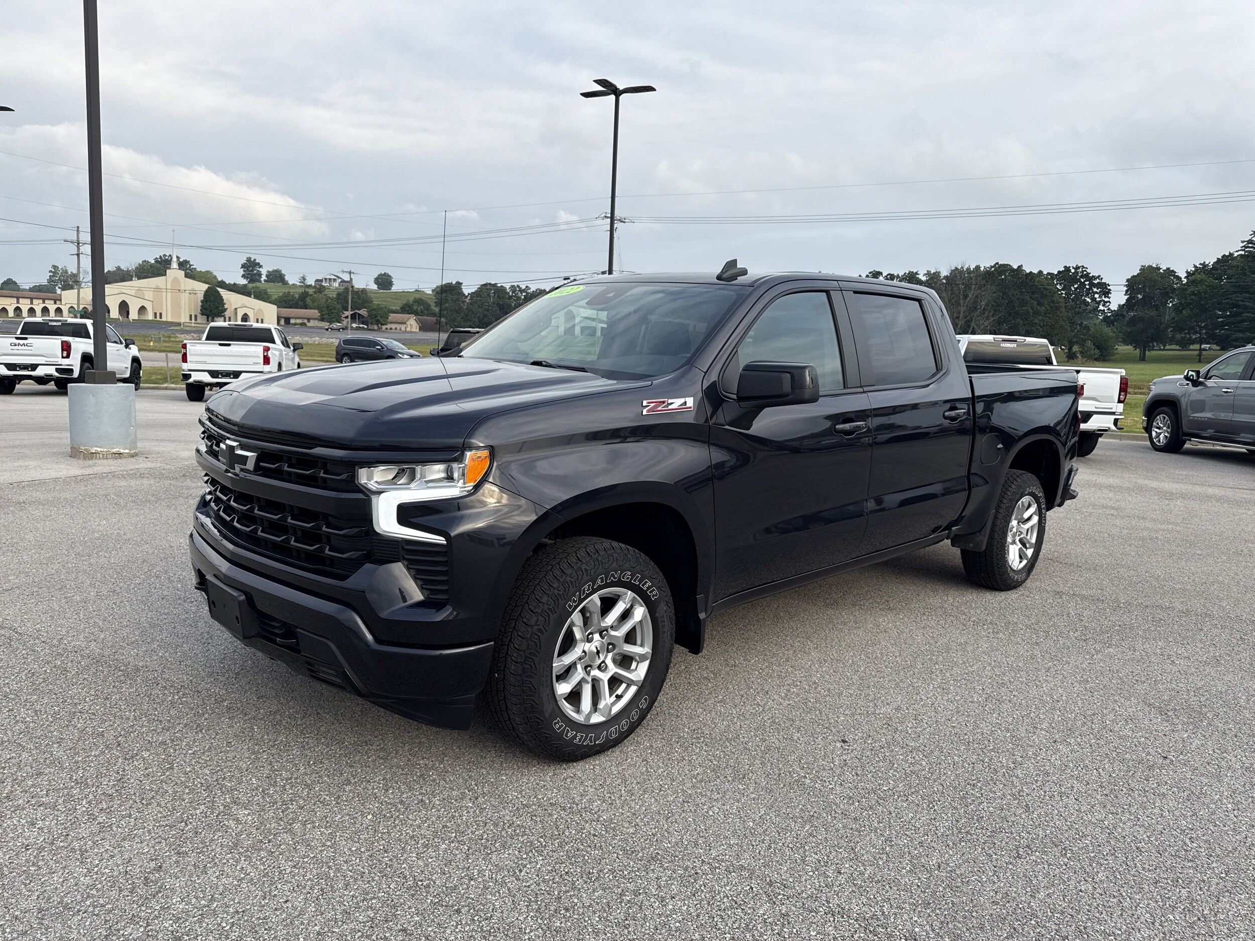 2022 Chevrolet Silverado 1500 RST photo 2