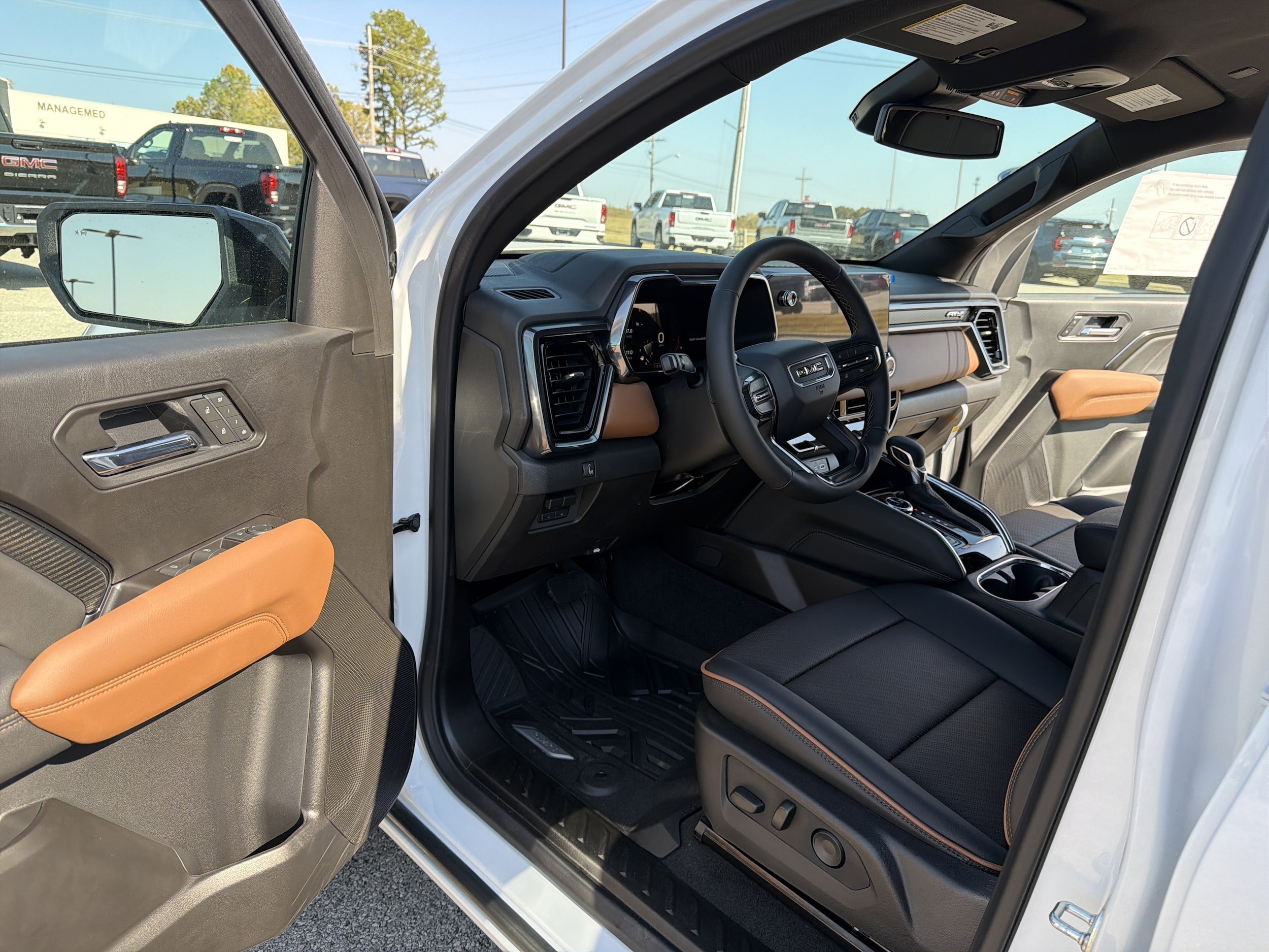 2026 GMC Canyon AT4 - Photo 15