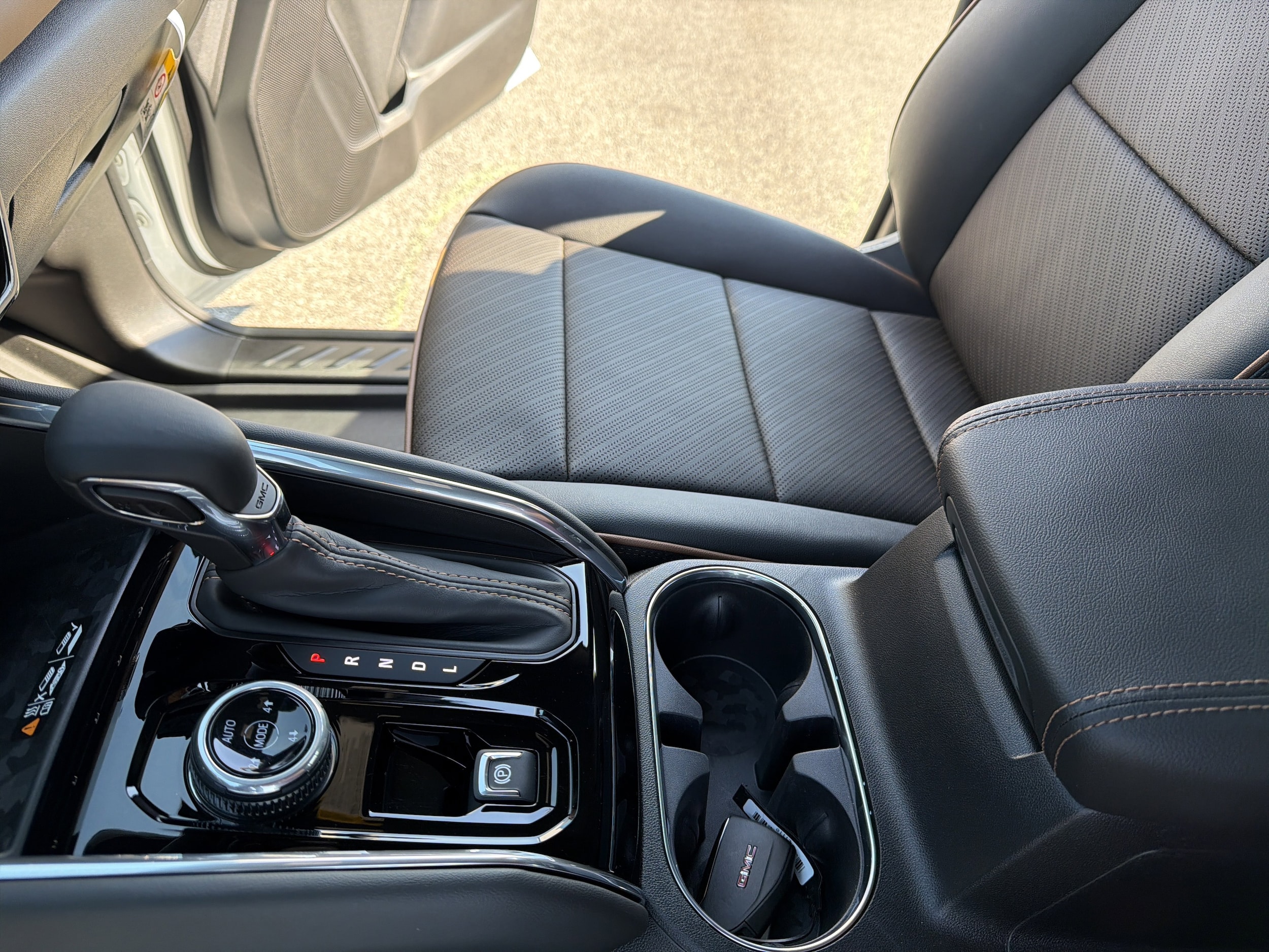 2026 GMC Canyon AT4 - Photo 27