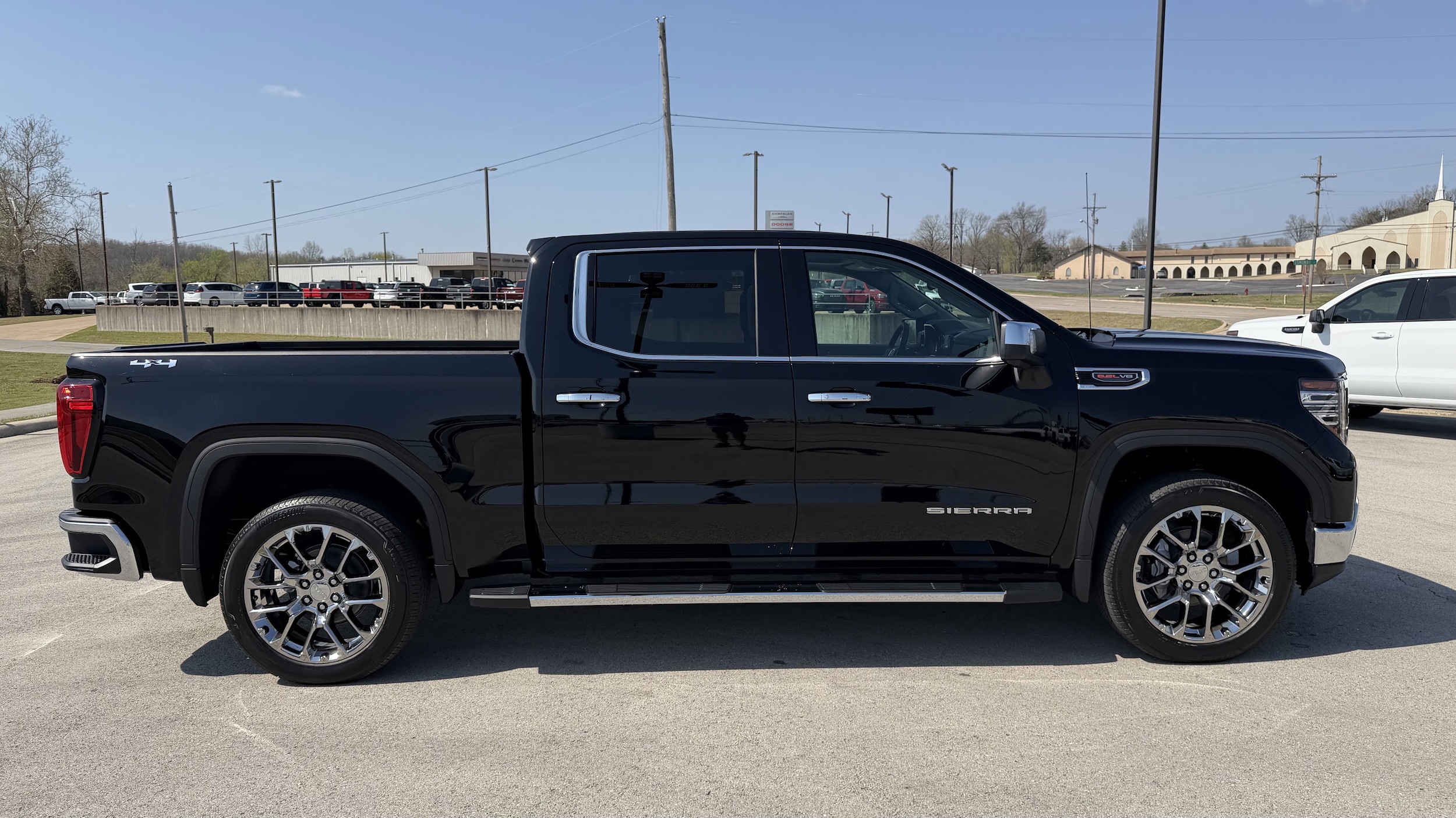2026 GMC Sierra 1500 SLT - Photo 14
